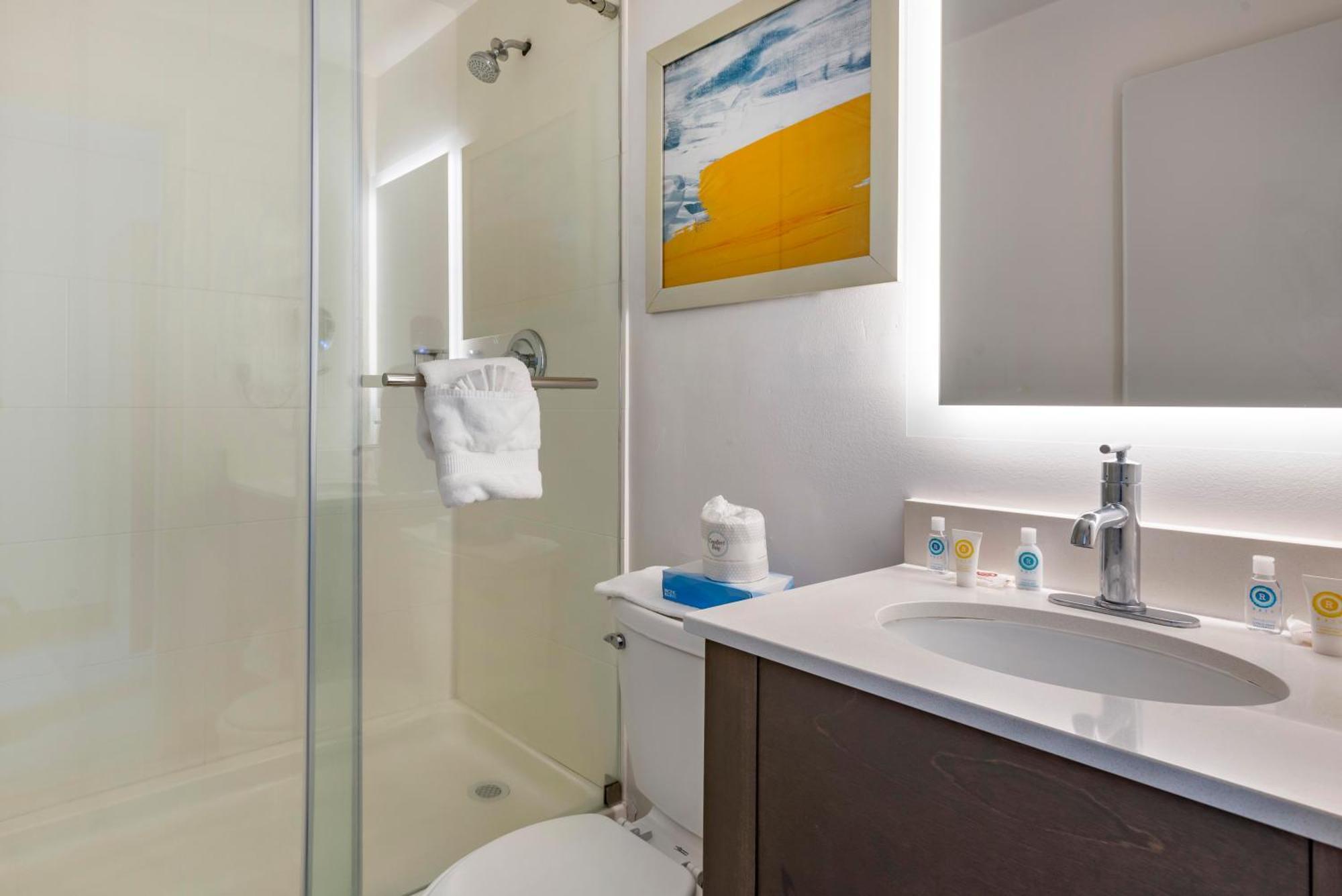 Comfort Inn Philadelphia International Airport West Честър Екстериор снимка