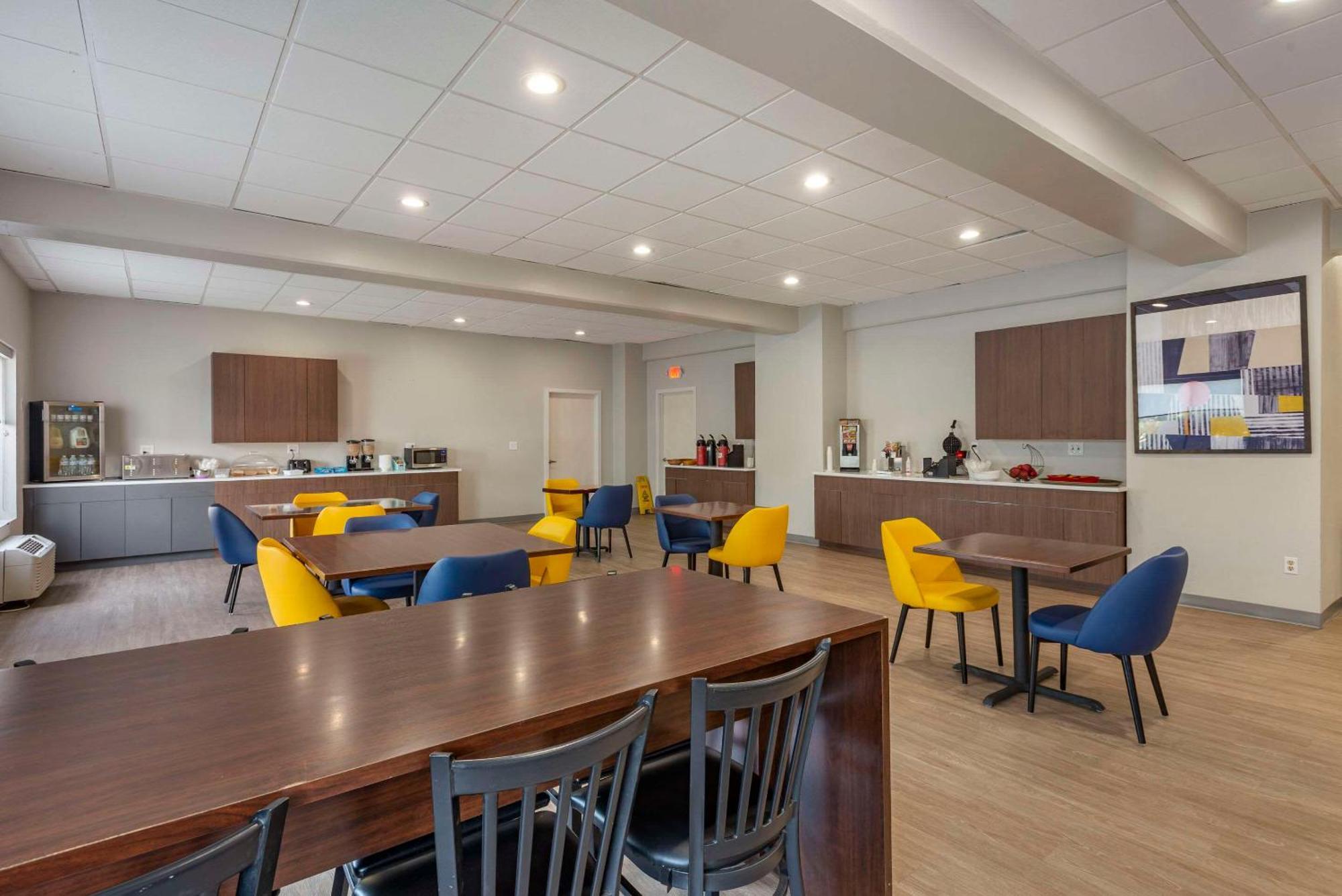 Comfort Inn Philadelphia International Airport West Честър Екстериор снимка