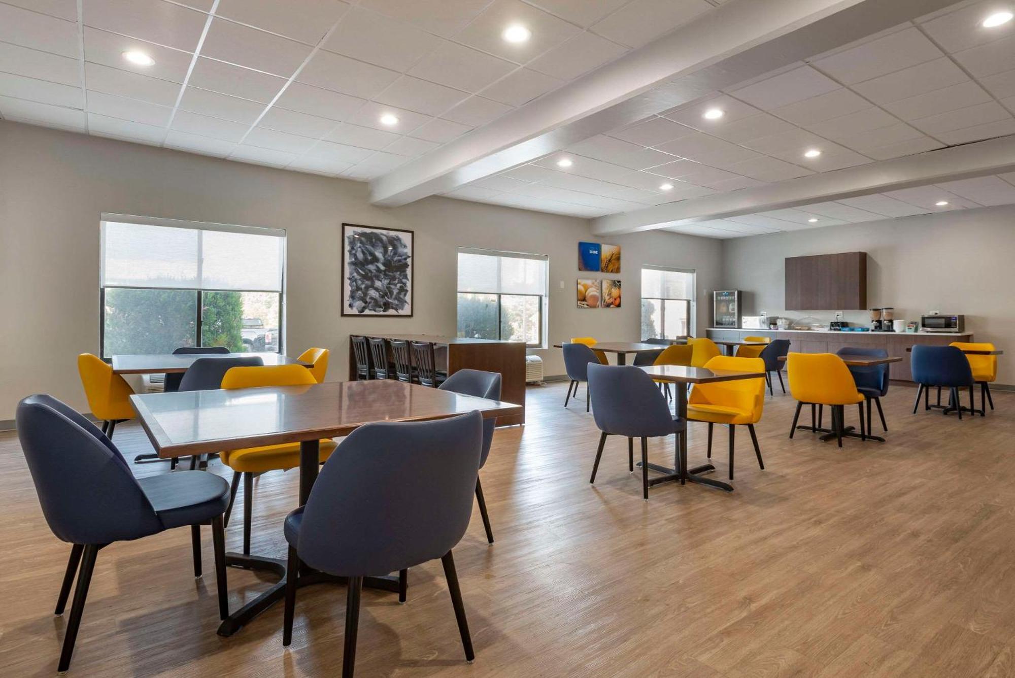 Comfort Inn Philadelphia International Airport West Честър Екстериор снимка