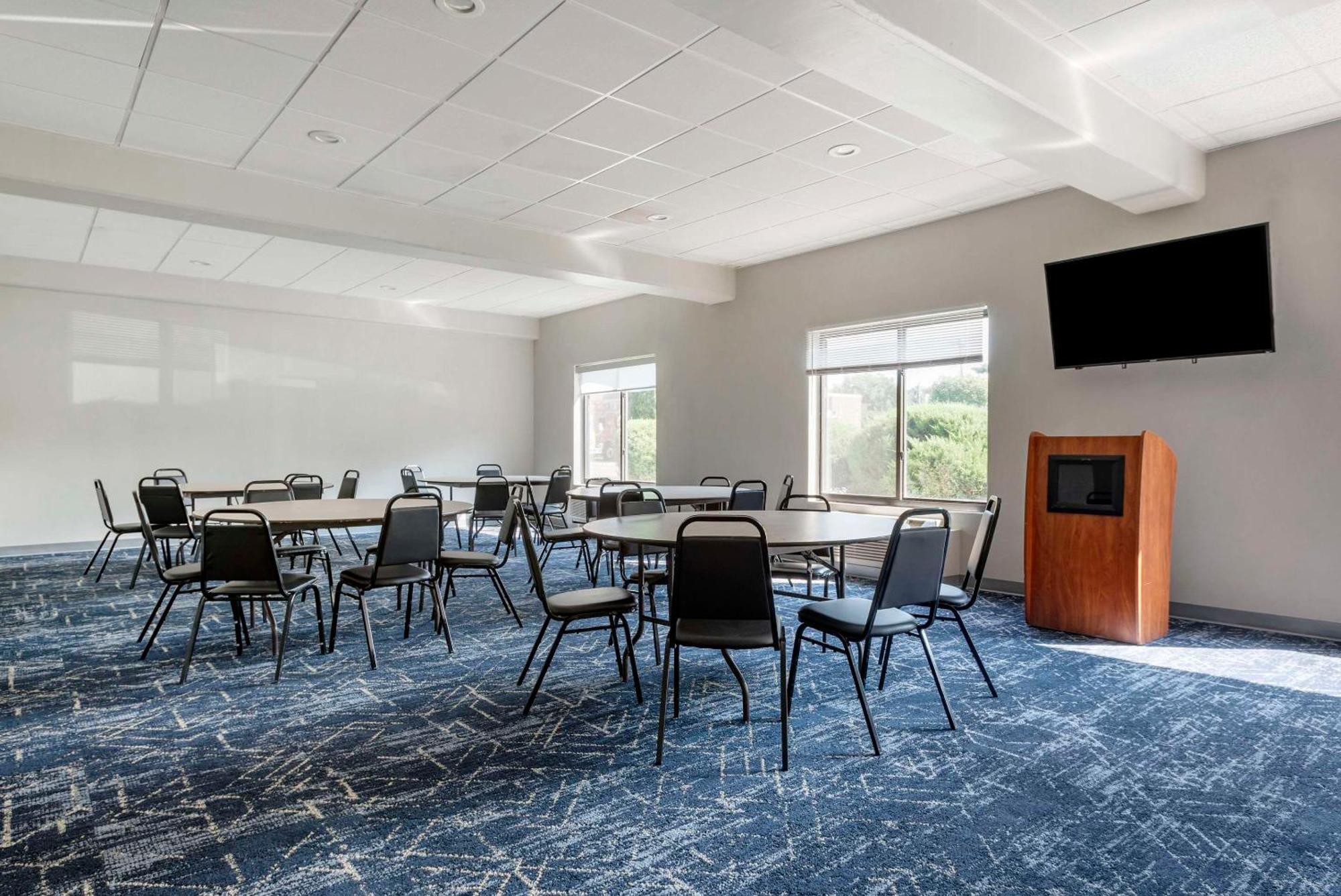 Comfort Inn Philadelphia International Airport West Честър Екстериор снимка