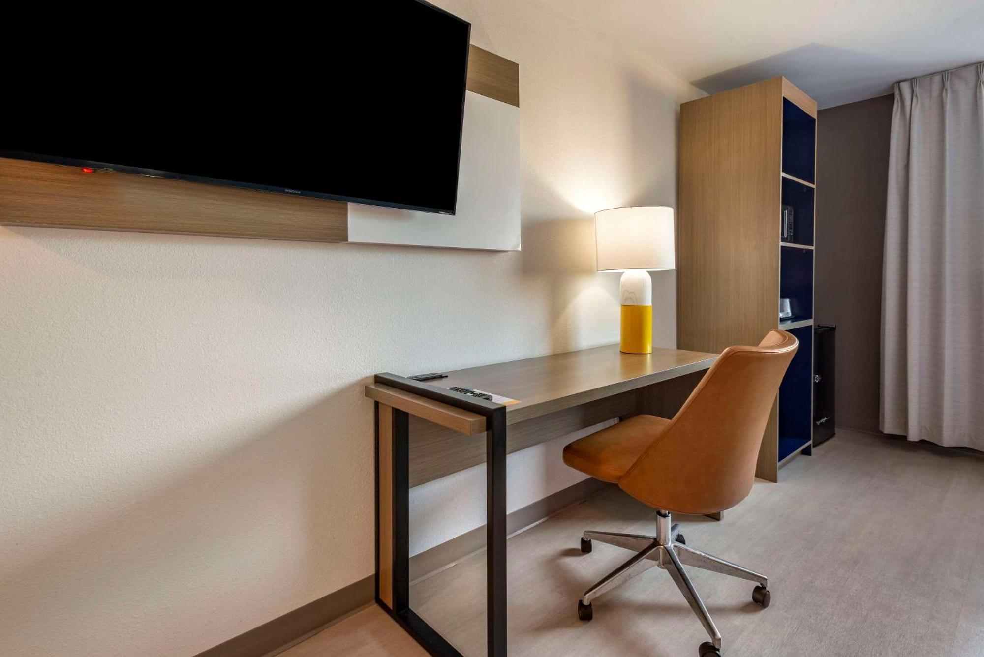 Comfort Inn Philadelphia International Airport West Честър Екстериор снимка