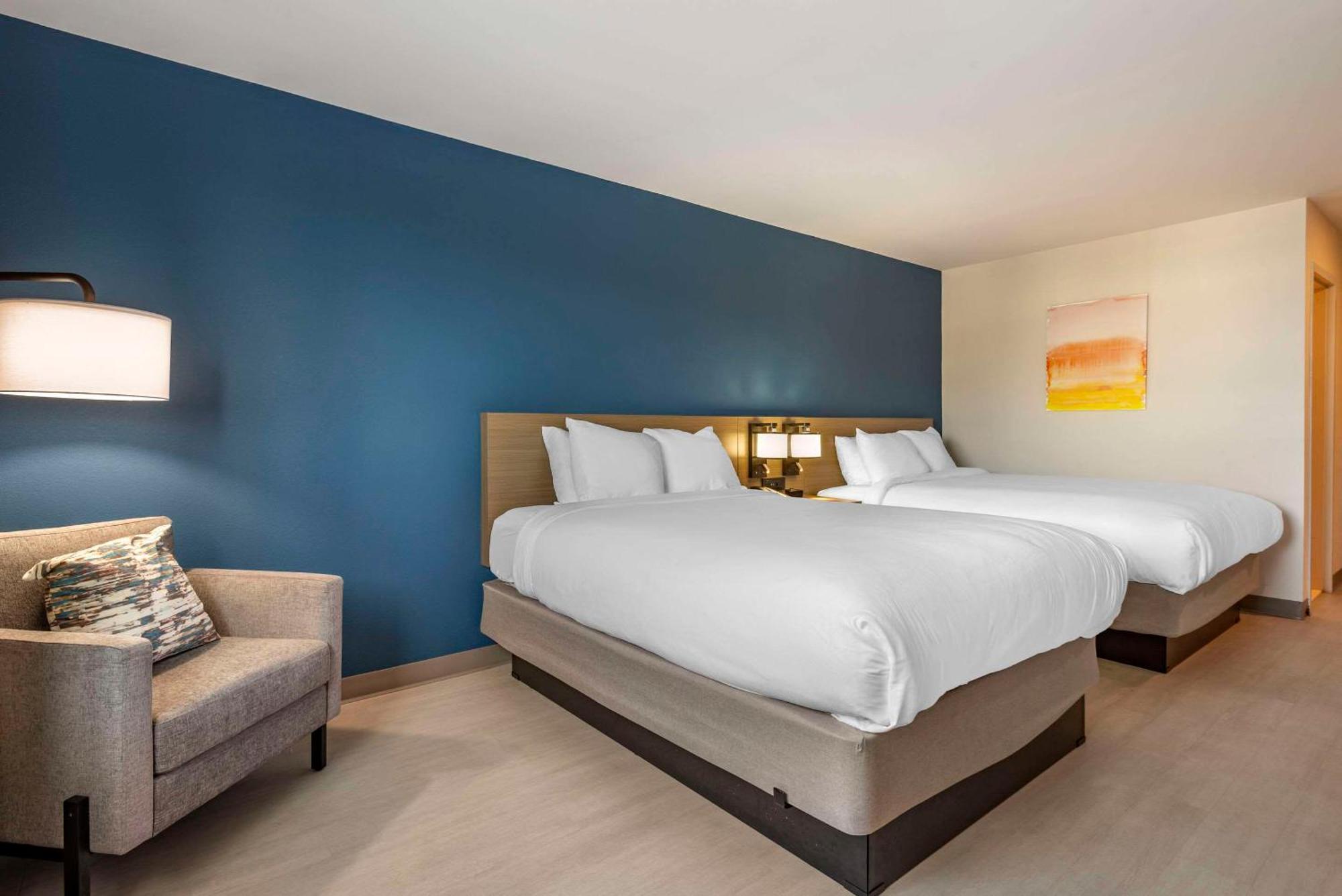 Comfort Inn Philadelphia International Airport West Честър Екстериор снимка