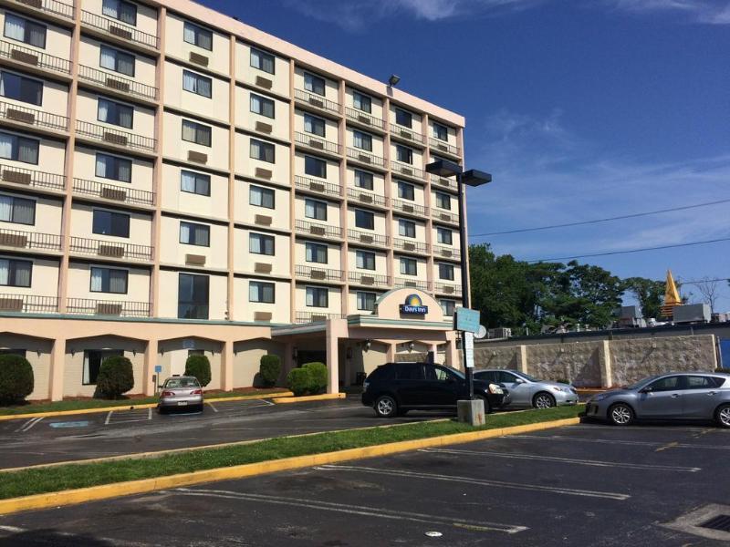 Comfort Inn Philadelphia International Airport West Честър Екстериор снимка
