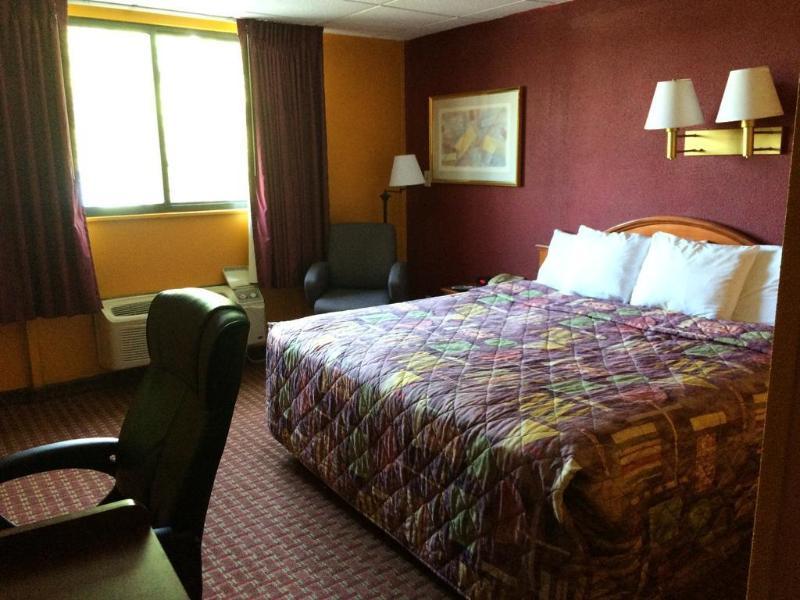 Comfort Inn Philadelphia International Airport West Честър Екстериор снимка