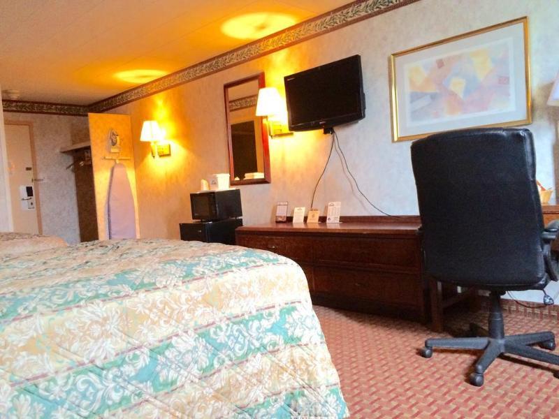 Comfort Inn Philadelphia International Airport West Честър Екстериор снимка